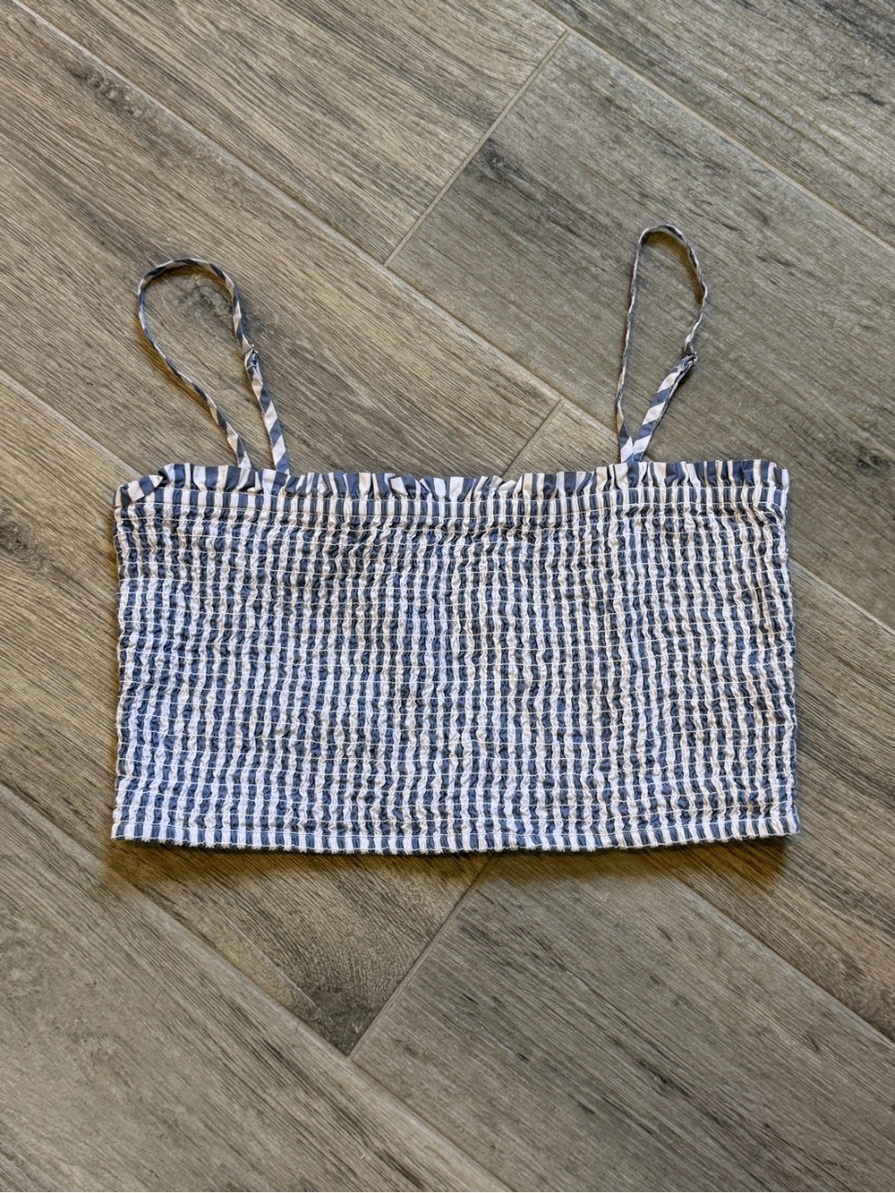 Loft Blue and White Striped
Smocked Cropped Cami Top Size
Small Petite